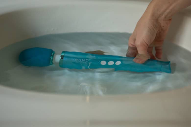 Le Wand Dive Waterproof Rating Demonstration