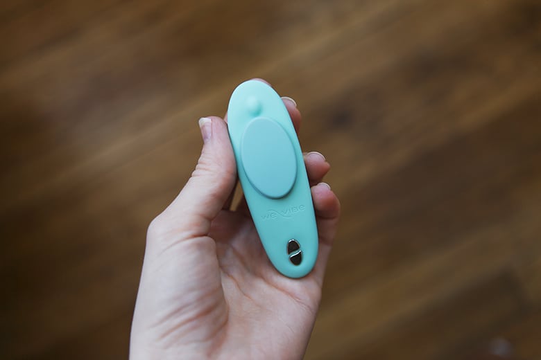 We-Vibe Moxie in Hand